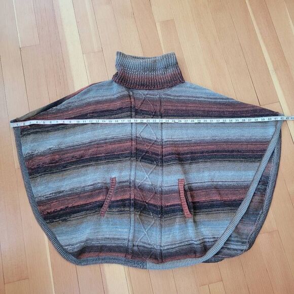 striped turtleneck knit poncho with front‎ pockets and textured details - Picture 9 of 11